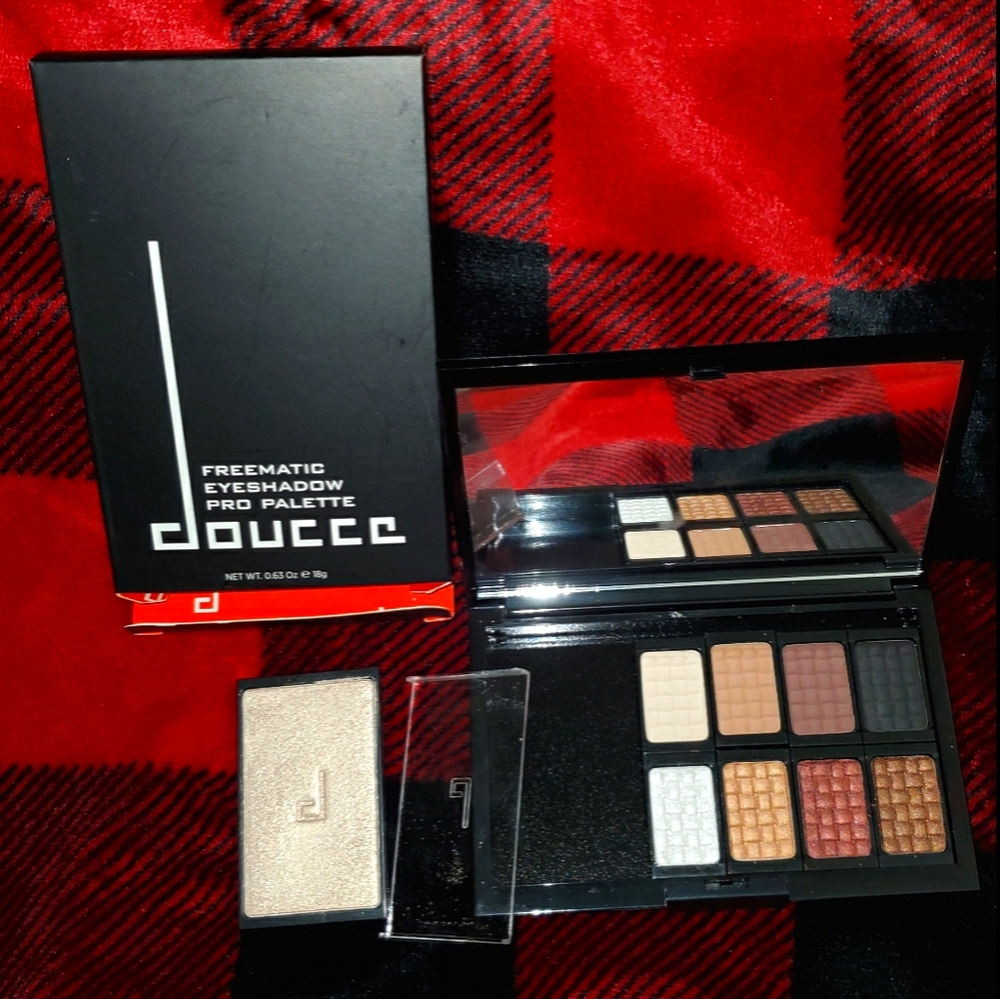 🟢Doucce Make up Palette w/ highlighter